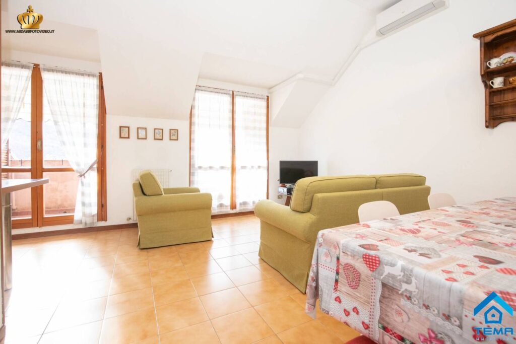 Trilocale via di Pino 32, Molassana, Genova
